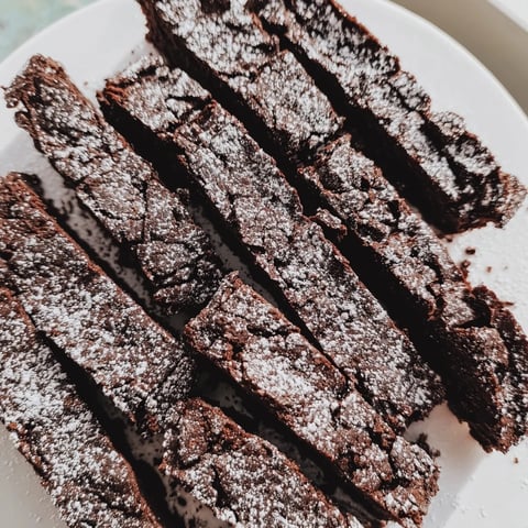 Fudgy Chocolate Crinkle Cookies with crackled tops, dusted in powdered sugar, ready to eat.